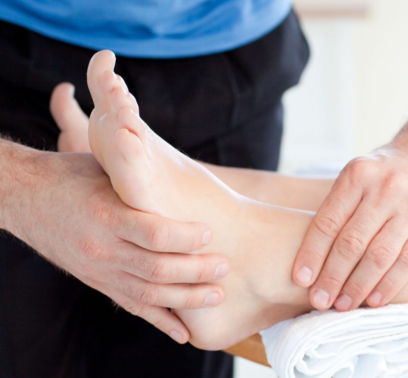 Signs That You Should See a Chicago Foot Doctor