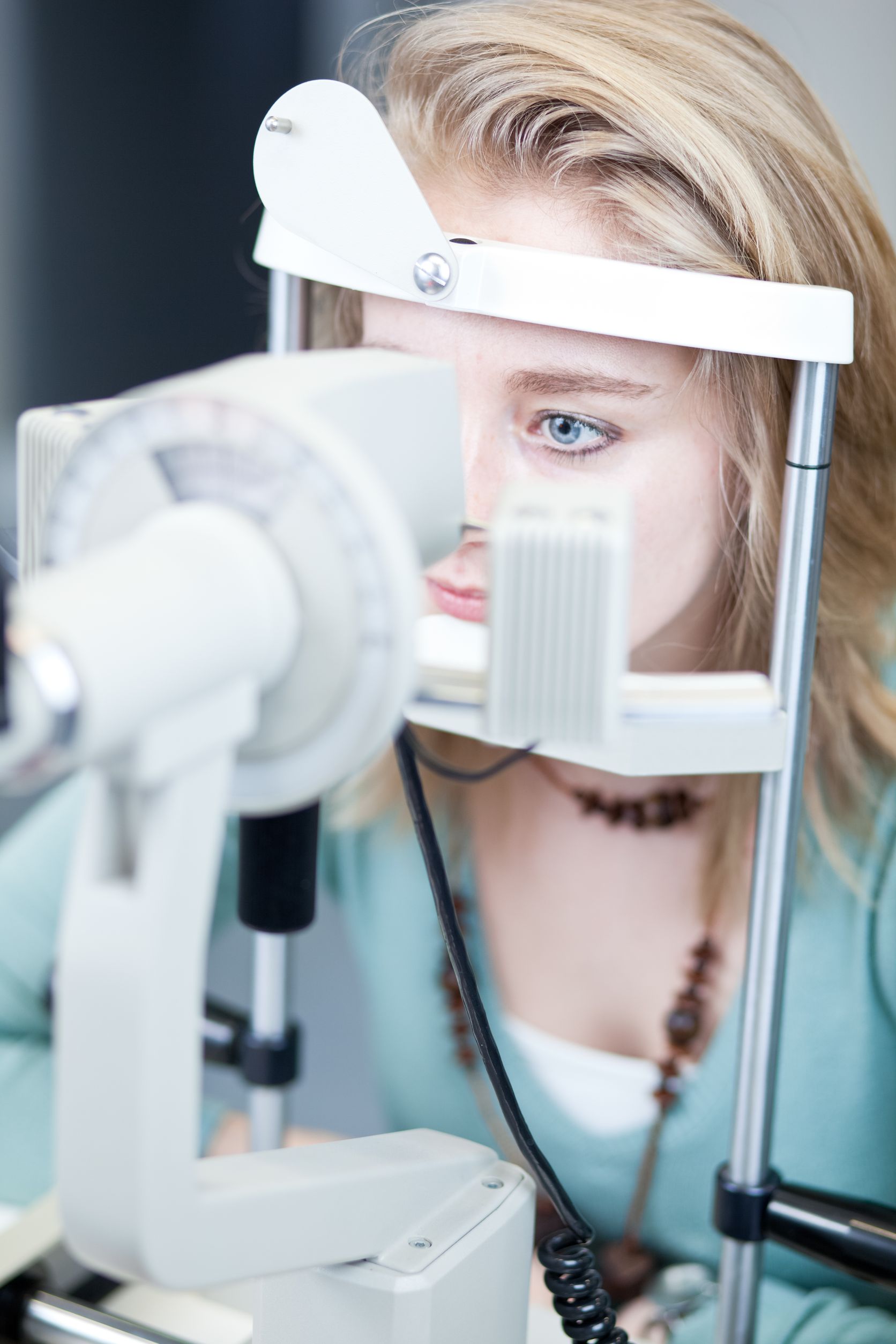 Treating Cataracts: Comparing Conventional and Laser Eye Surgery in Green Bay WI